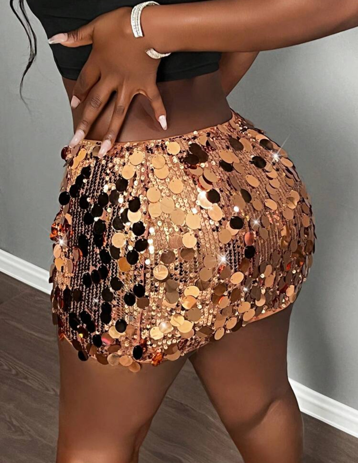 Slaydiva - Jupe courte près du corps ornée de sequins