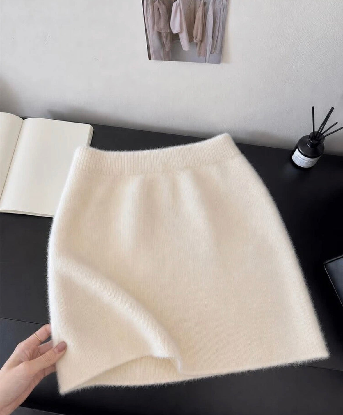 Jupe midi moulante en tricot à taille élastique de couleur unie