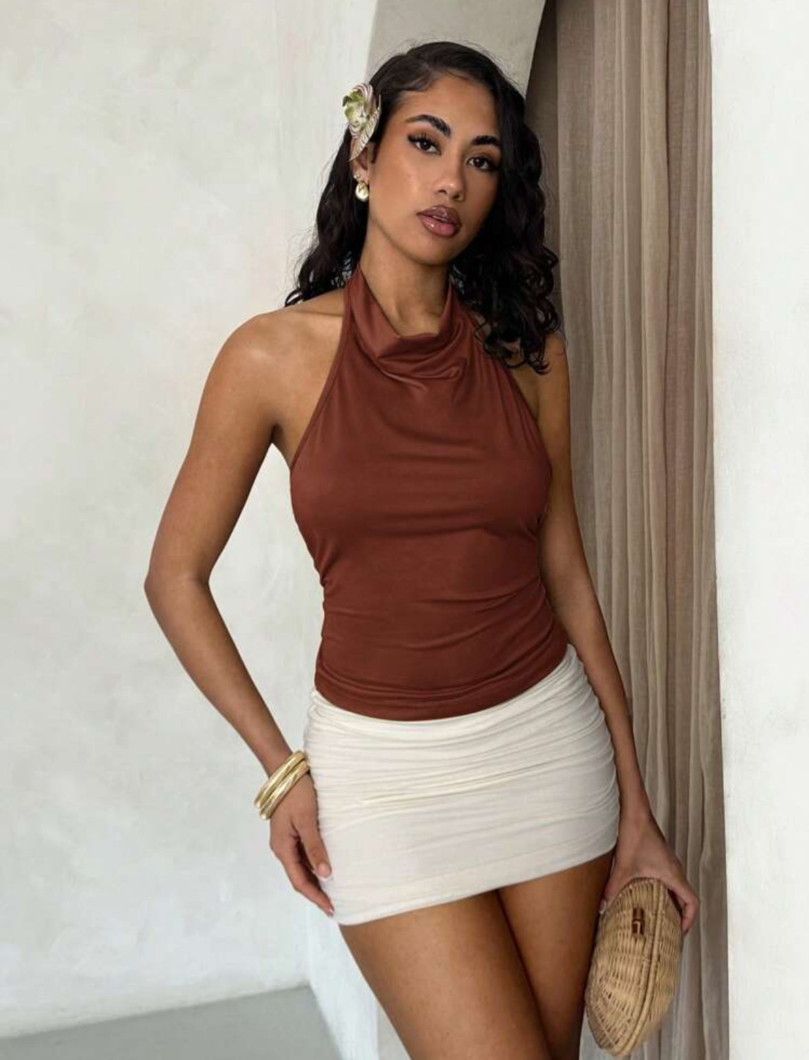 Glamine - Top à fines brides à col drapé profond sexy, dos ouvert