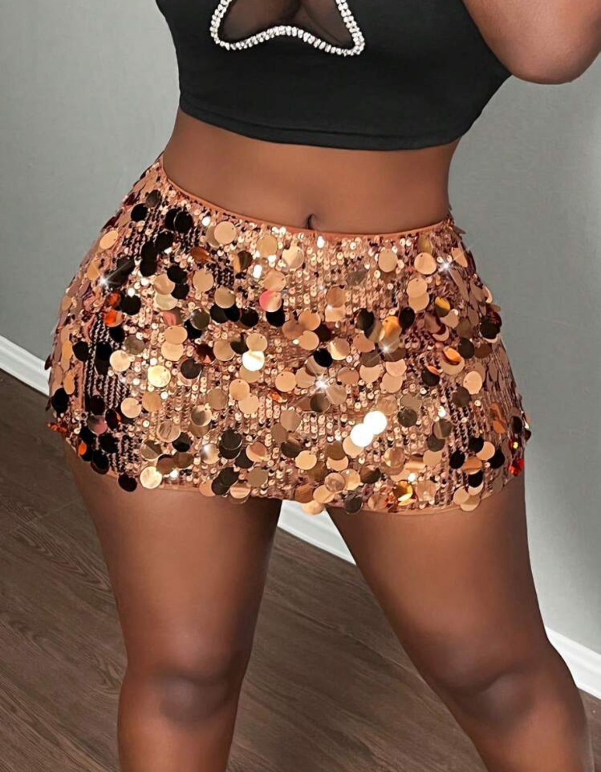 Slaydiva - Jupe courte près du corps ornée de sequins