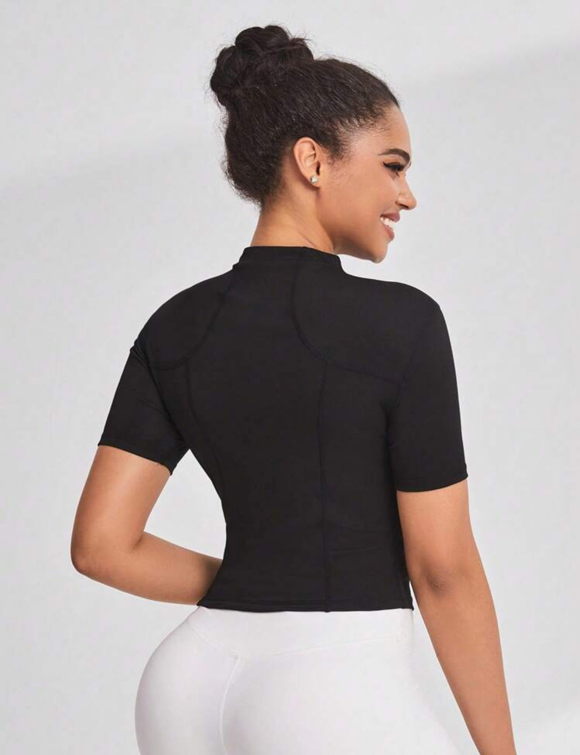 SHEIN Sport Studio - Veste
Courte À Col Droit Et Manches courtes