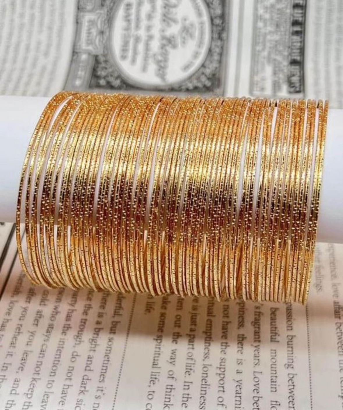 Lot de 60 bracelets dorés