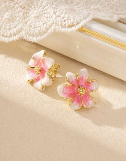 1 paire de boucles d'oreilles clips à fleurs en émail dégradé
