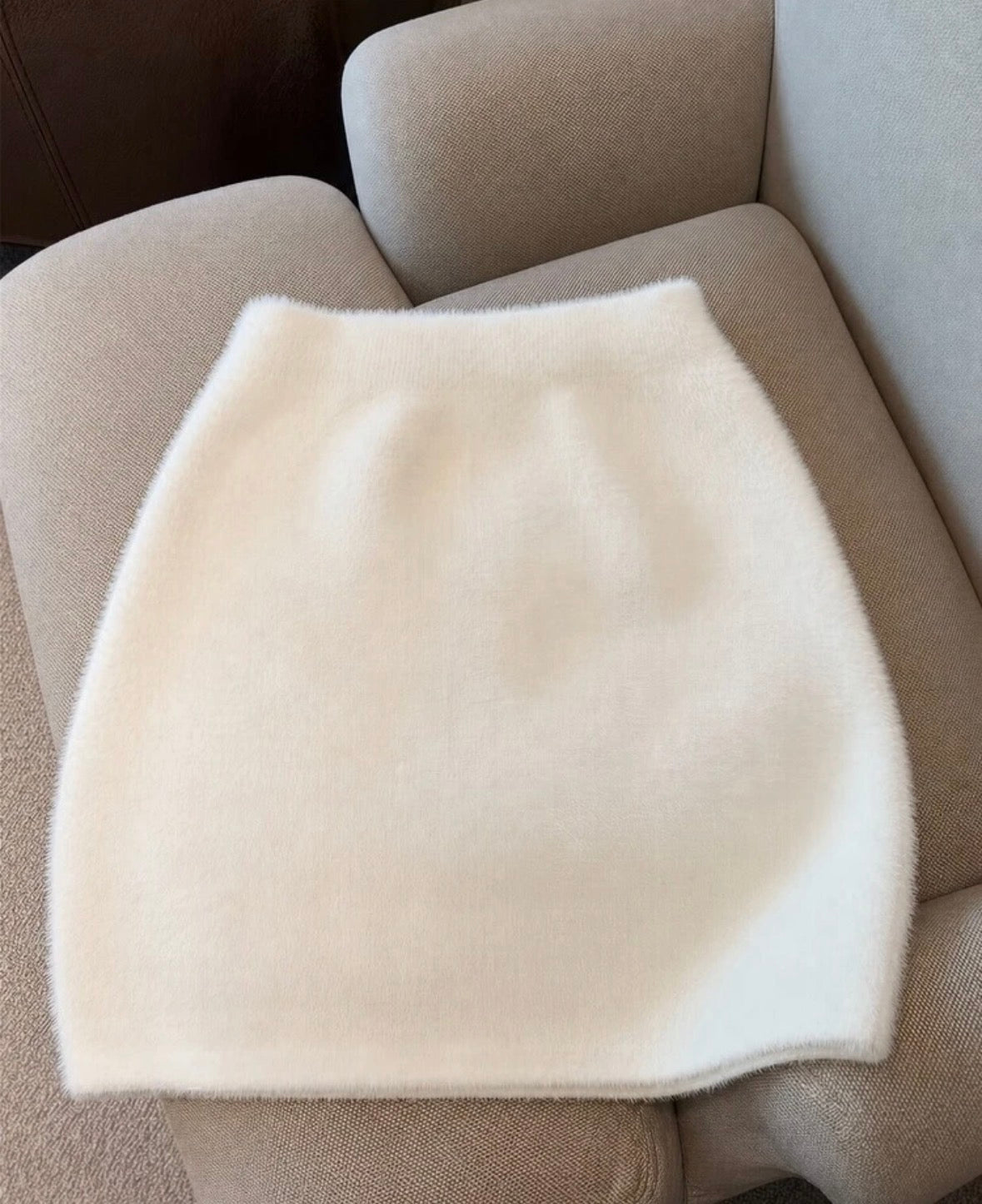 Jupe midi moulante en tricot à taille élastique de couleur unie