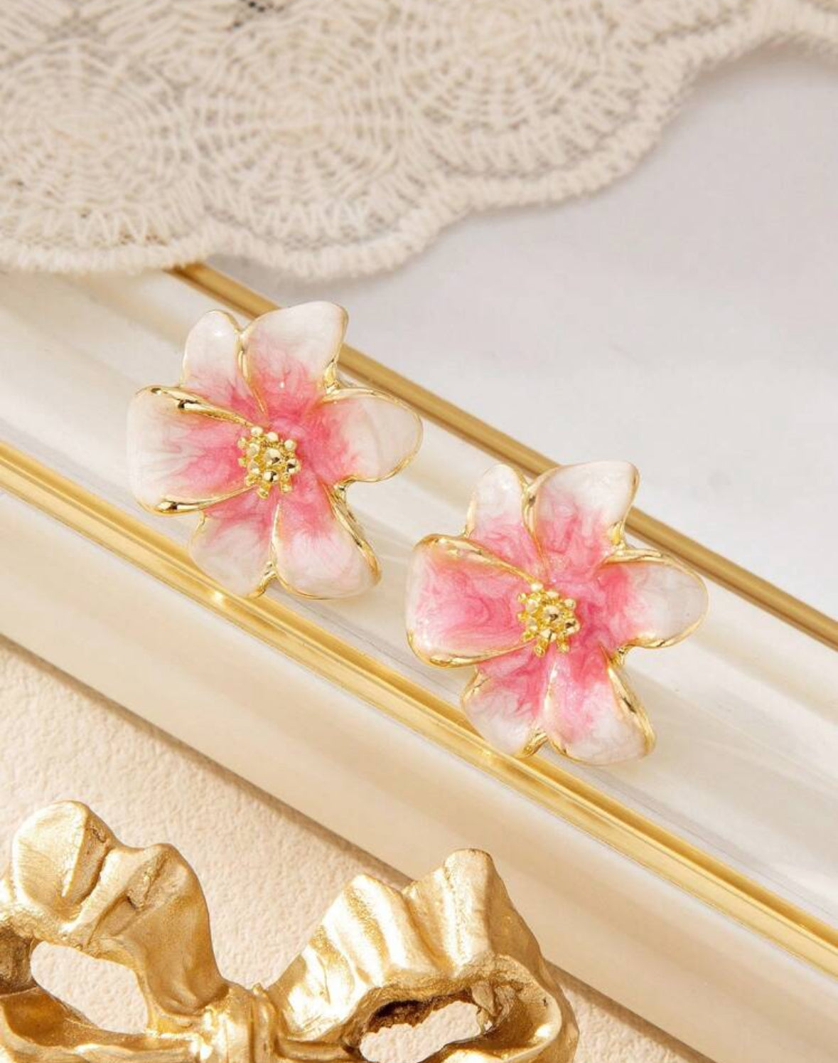 1 paire de boucles d'oreilles clips à fleurs en émail dégradé
