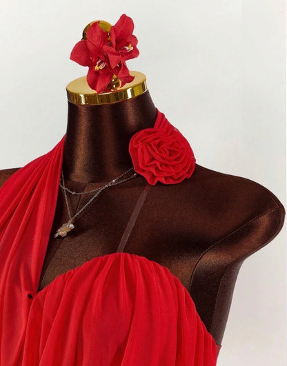 Top asymétrique pour femme avec maille transparente et décoration de fleurs artificielles