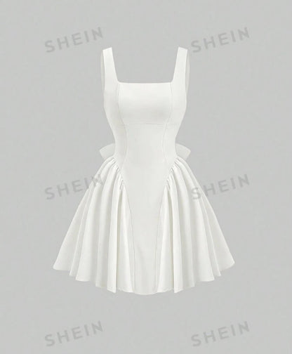 Robe d'été à col carré et dos nu avec grand nœud papillon