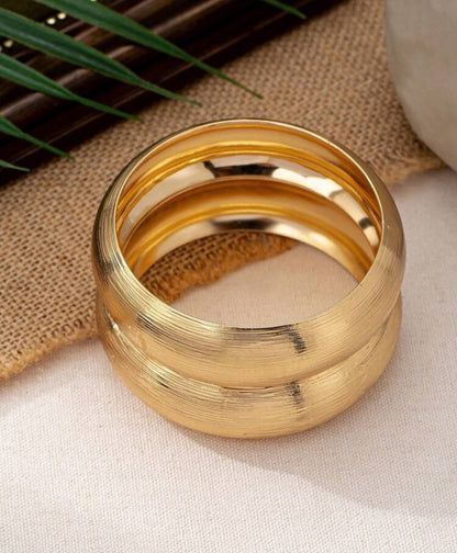 ensemble de bracelet massif dorés