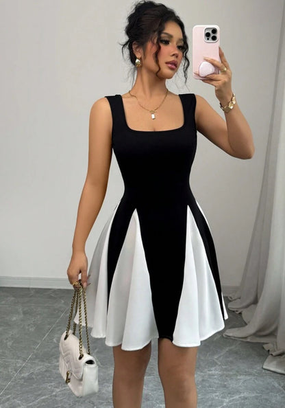 Rafferiza - Robe sans manches à col carré avec bloc de couleurs, style trapèze noir et blanc