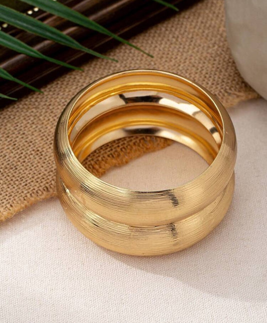 ensemble de bracelet massif dorés