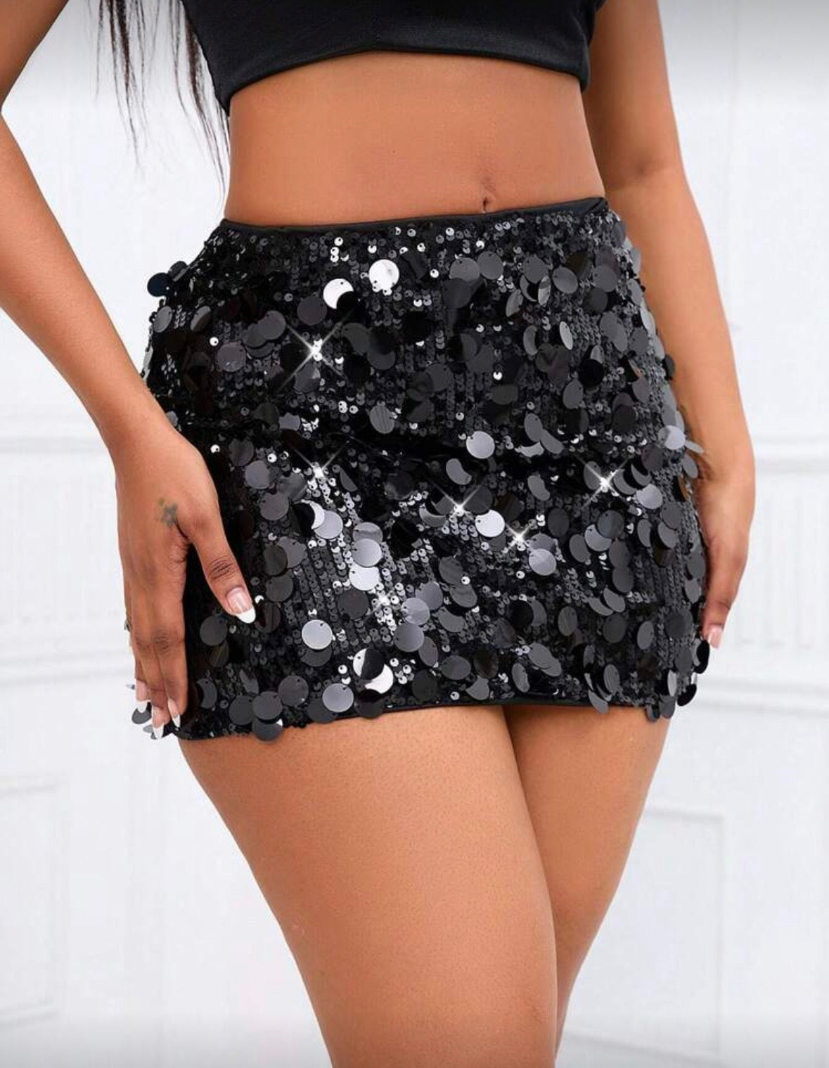 Slaydiva - Jupe courte près du corps ornée de sequins