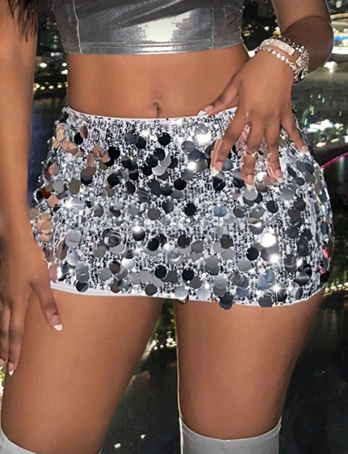 Slaydiva - Jupe courte près du corps ornée de sequins