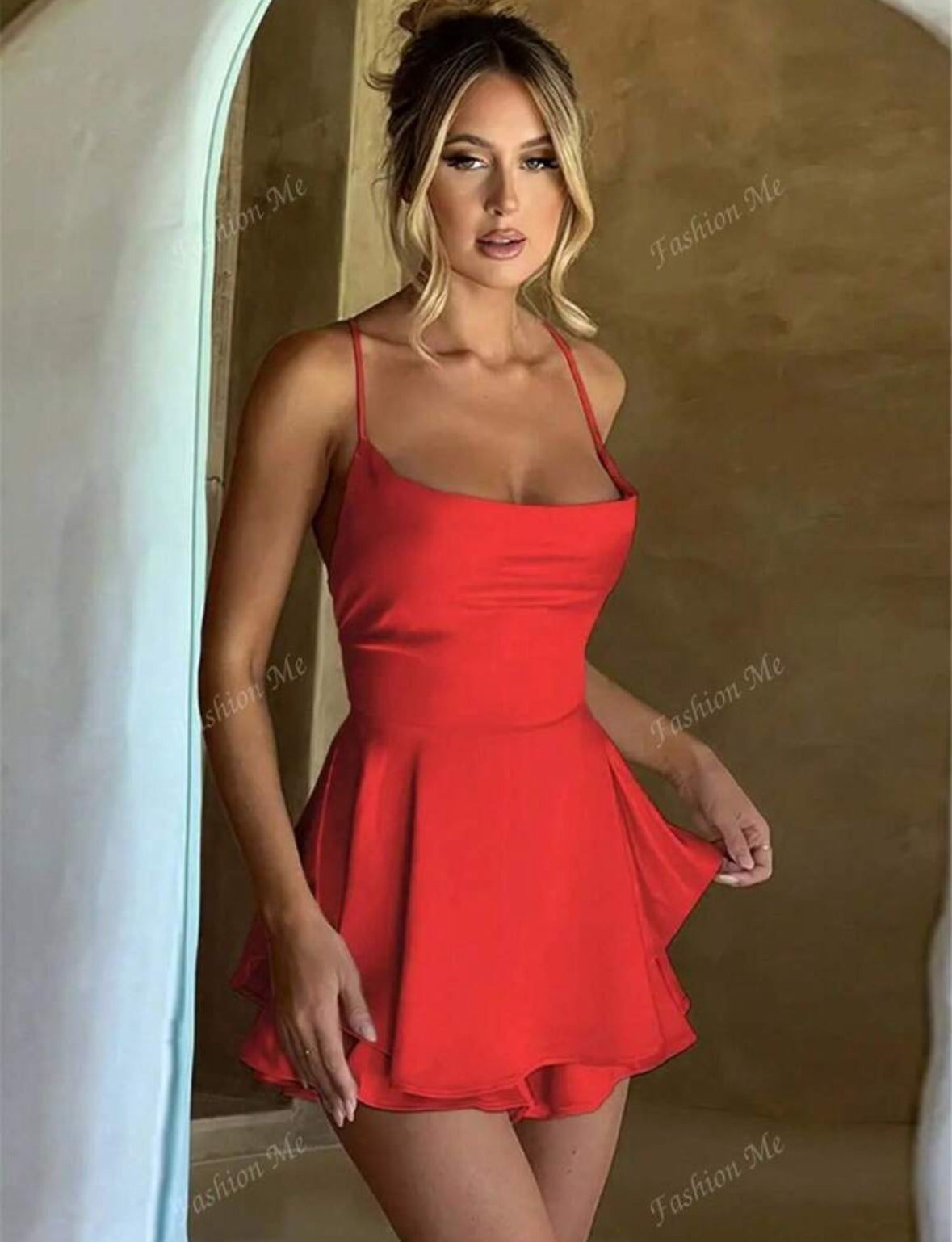 Robe à bretelles en satin unicolore