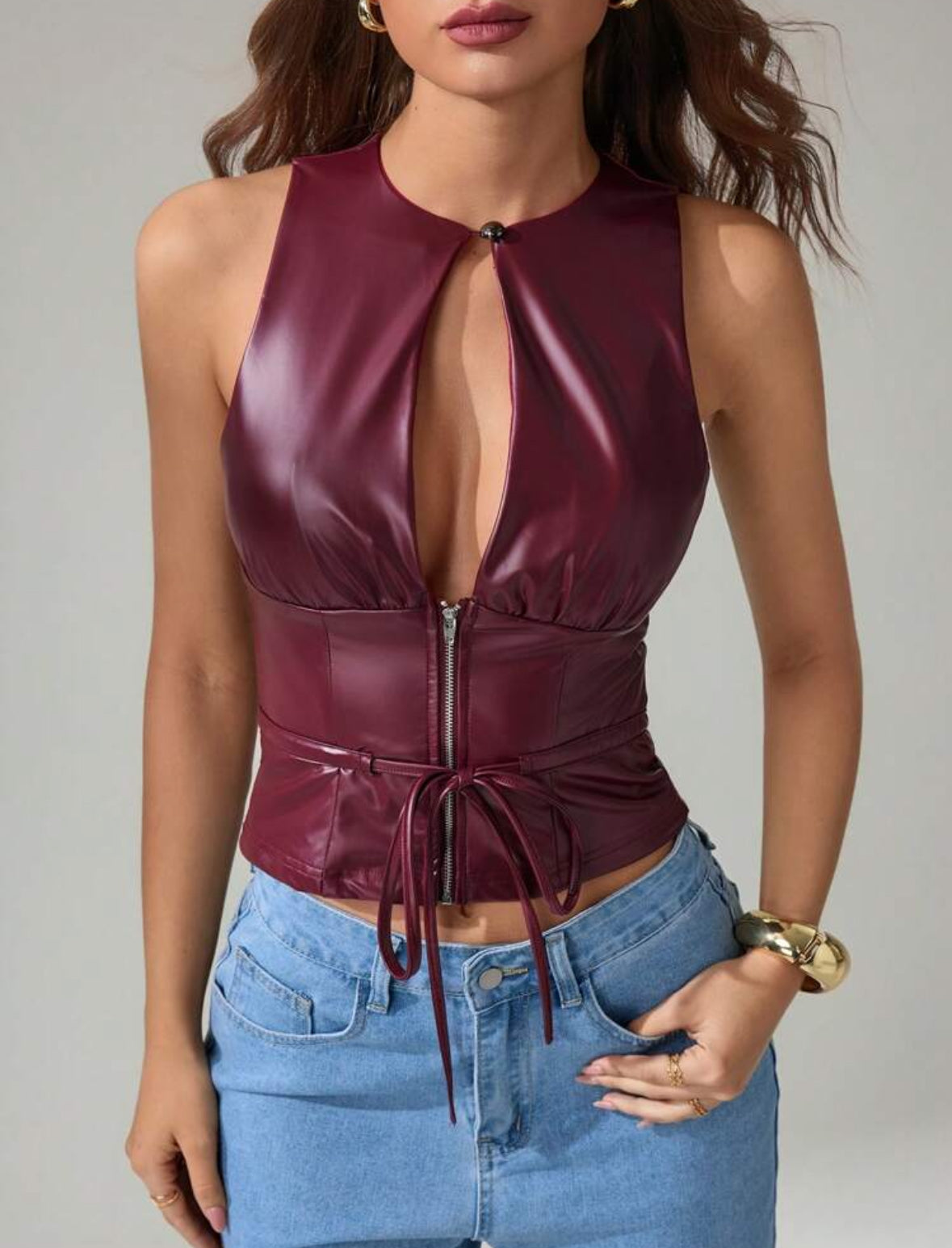 SHEIN BAE - Top court ajusté en
PU marron, avec fermeture