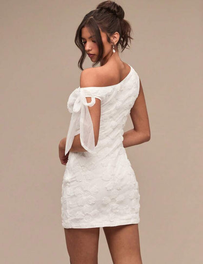 SHEIN BAE - Robe mini blanche d'été à l'épaule dénudée